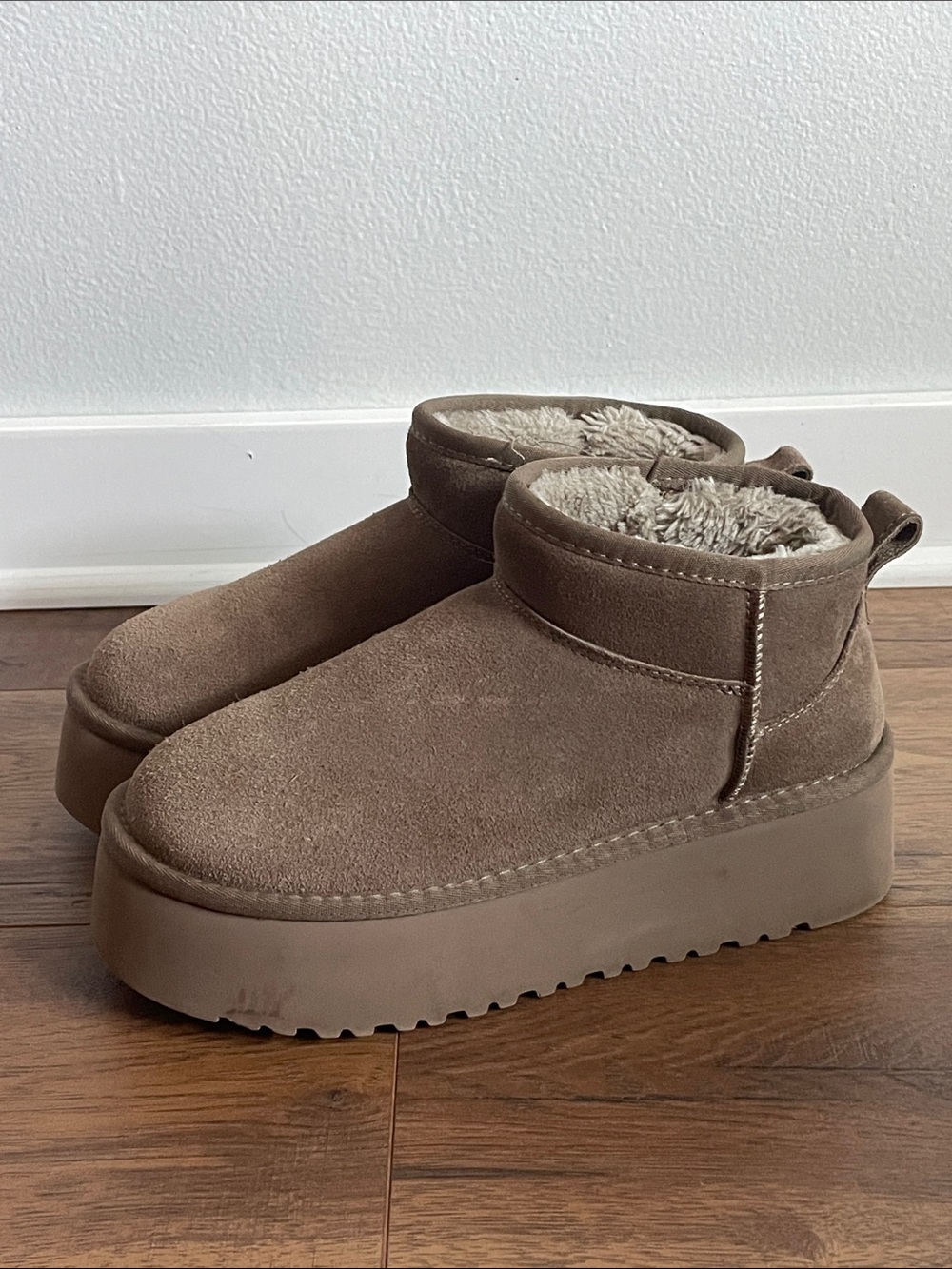 Cloud Project Huggy Suede Boots Size 7